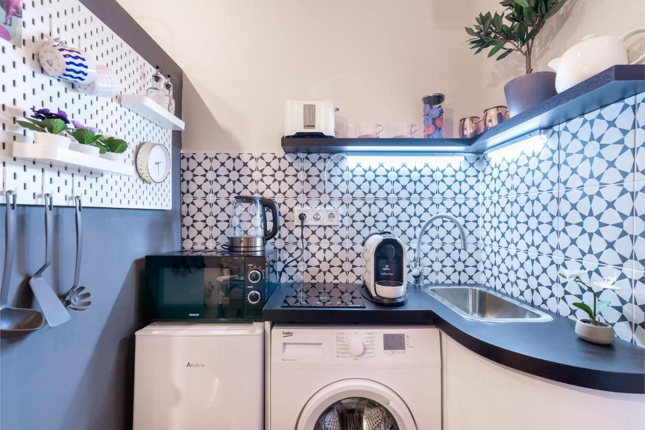 Economy Downtown Design Apartments - Free Parking - Balcony - Super Puplic Transport - Ac Budapest Exterior photo